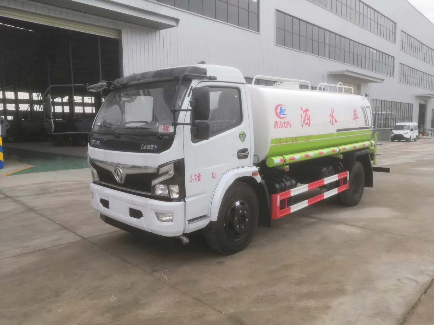 国六东风9吨洒水车